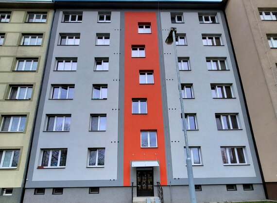 Revitalizace bloku řadového bytového domu Sokolovská
